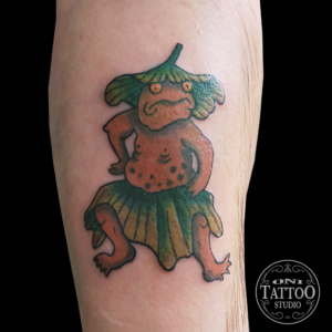 Oni Tattoo tatouages Lorient-queven-guidek-gestel-quimper-quimperle-lanester-larmor-plage-ploemeur-caudan-traditonnel-japoanis-irezumi-floral-couleur-noir-et-gris-petit-tatouage