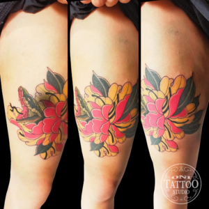 Oni Tattoo tatouages Lorient-queven-guidek-gestel-quimper-quimperle-lanester-larmor-plage-ploemeur-caudan-traditonnel-japoanis-irezumi-floral-couleur-noir-et-gris-petit-tatouage