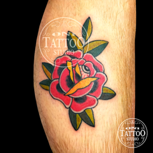 Oni Tattoo tatouages Lorient-queven-guidek-gestel-quimper-quimperle-lanester-larmor-plage-ploemeur-caudan-traditonnel-japoanis-irezumi-floral-couleur-noir-et-gris-petit-tatouage