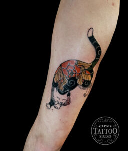 chat--irezumi-japon-old-school-Oni_tattoo_lorient-Queven-Traditionnel-Japonais-Tatouage_irezumi_trad_oldschool_graphique-morbhan-guidel-ploemeur-gestel-quimperle