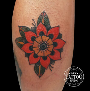 Fleurs-traditionnel-Rouge-japon-Oni_tattoo_lorient-Queven-Traditionnel-Japonais-Tatouage_irezumi_trad_oldschool_graphique-morbhan-guidel-ploemeur-gestel-quimperle