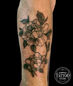 Tatouage d'une branche de pivoine