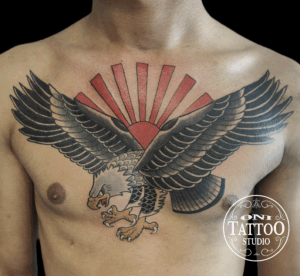Tatouage traditionnel Lorient Aigle old school. Oni tattoo Quéven.